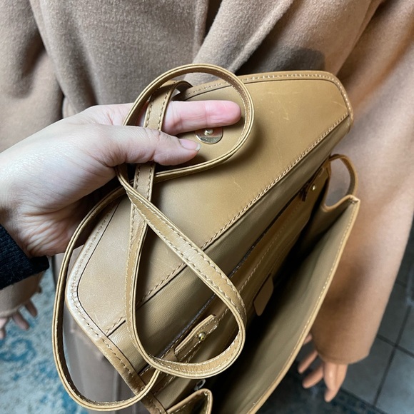 Authentic Celine vintage leather crossbody bag M05 (A2083) - Picture 10 of 13